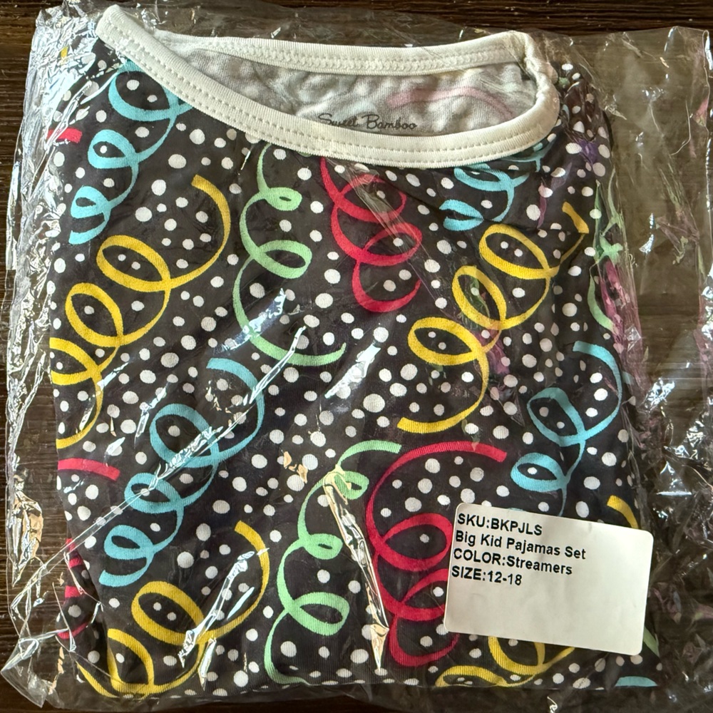 NWT sweet bamboo size 12-18 long sleeve PJ set streamers